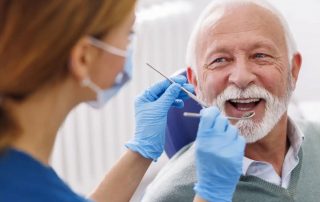 Viaje desde Irlanda a España para ponerse implantes dentales